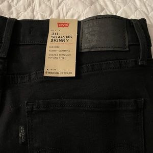 Levi’s 311 Shaping Jeans